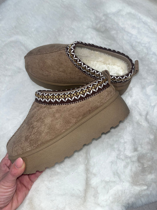 Tazz Shoes / Slippers